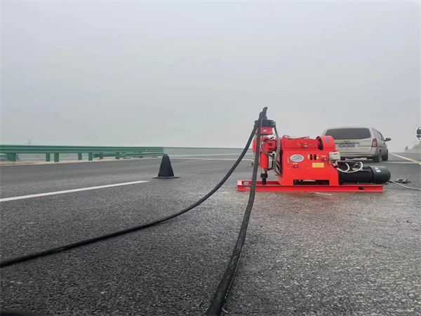 贵南马路路基路面开裂下沉注浆加固灌浆