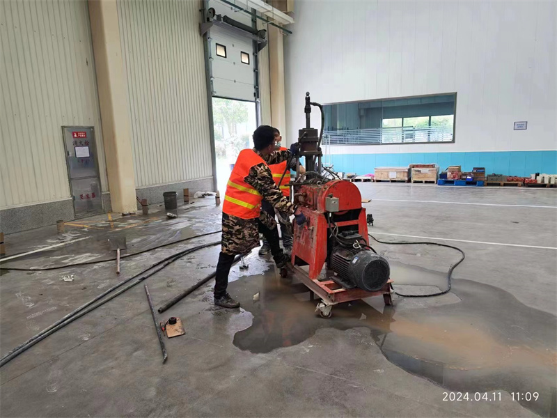 贵南厂房地面下沉塌陷注浆加固施工